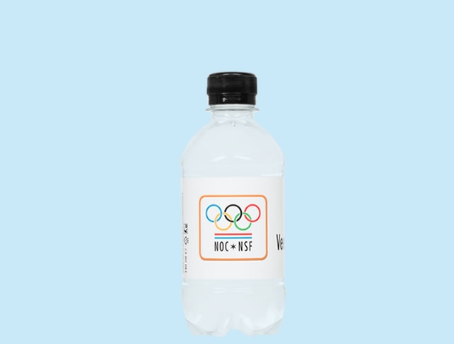 Kleine flesjes bronwater