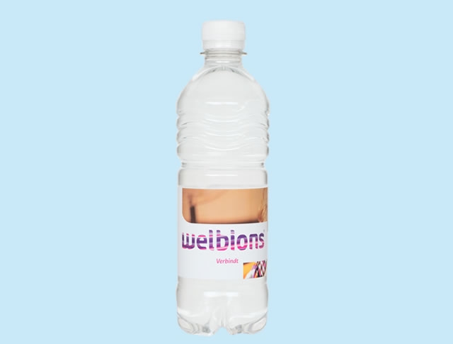 Flesjes bronwater bedrukken met eigen etiket en logo