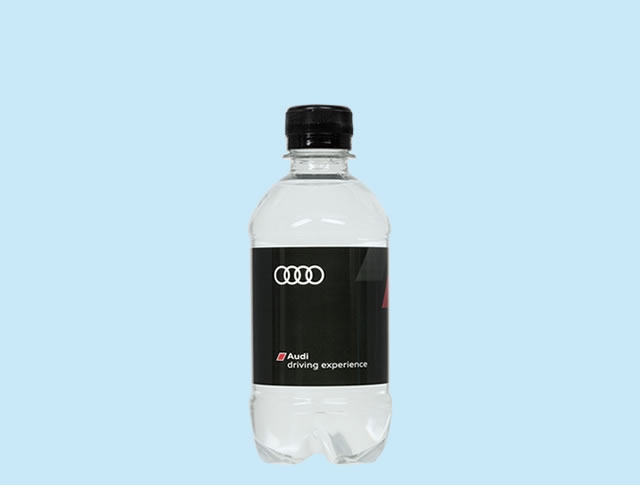 Waterflesjes met eigen label