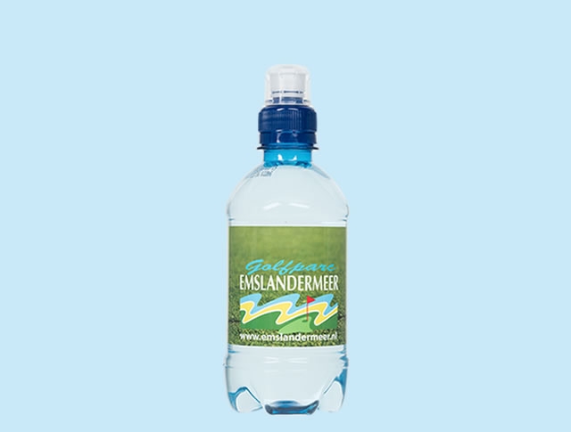 Gepersonaliseerde blikjes frisdrank en bronwater