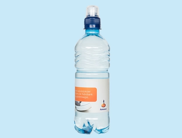 Flesjes water bedrukken met eigen etiket en logo