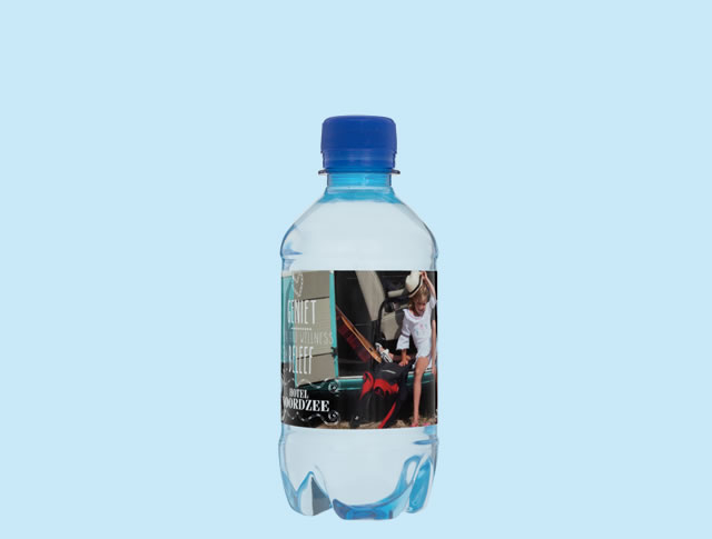 Blauw flesje water met eigen etiket 33 cl. sportdop